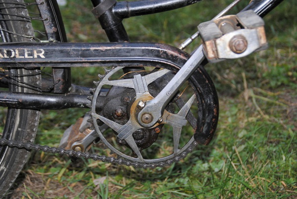 Das Getriebe am Damenrad mit Kettenschutz. ©  Hannes Denzel, Oldtimermuseum Alt-münster am Traunsee